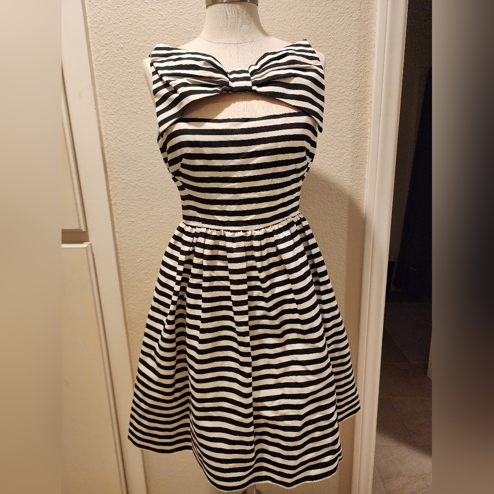 Kate Spade Bow Dress, ASO Zoe Deschanel - Picture 2 of 5